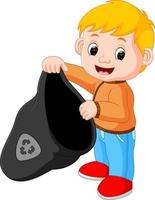 menino manuseando um saco de lixo de plástico