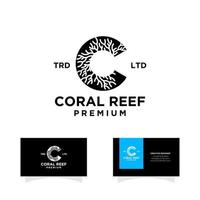 recife de coral com o logotipo da letra inicial c vetor