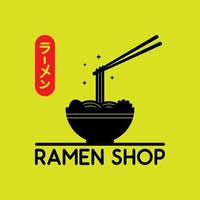 gráfico de ilustração vetorial da loja de ramen com um logotipo de silhueta, tigelas e pauzinhos que beliscam macarrão e vários acompanhamentos perfeitos para um logotipo ou símbolo da empresa. tradução ramen vetor