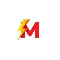 modelo de design de logotipo inicial de letra m. alfabeto com conceito de logotipo de forma de trovão. tema de cor de gradação laranja vermelho e amarelo quente. isolado no fundo branco. vetor