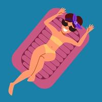 uma mulher está descansando e tomando sol em um colchão inflável no mar. vetor