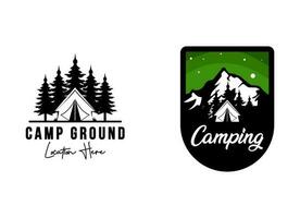 aventura de acampamento de montanha na inspiração de design de logotipo de floresta vetor