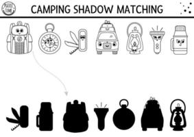 Atividade de correspondência de sombra de acampamento de verão preto e branco com equipamento de acampamento kawaii fofo. quebra-cabeça de viagem em família. encontre a planilha imprimível do contorno da silhueta correta ou a página para colorir. vetor