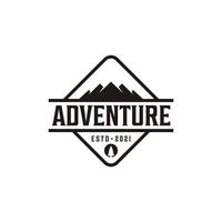 logotipo de forma retrô vintage de aventura de montanha vetor