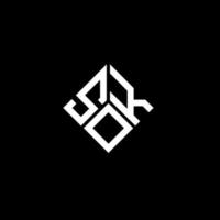 design de logotipo de carta sok em fundo preto. sok conceito de logotipo de letra de iniciais criativas. design de letra sok. vetor