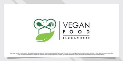 design de logotipo de restaurante para comida vegetariana com elemento garfo, colher e folha vetor