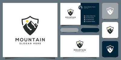 modelo de design de vetor de logotipo de escudo de montanha