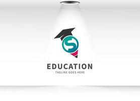 elemento de design de logotipo de educação. forma de lápis com círculo isolado de chapéu e letra s vetor