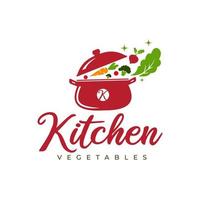 logotipo da cozinha em casa com panela cheia de legumes e vitaminas saudáveis. cozinhar com ideias de design de logotipo. ideia de símbolo divertido com repolho, cenoura, cebola, ingredientes de tomate. ícone de vetor. vetor