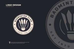 logotipo do clube de badminton, modelo de emblemas de torneio de badminton. identidade de equipe esportiva, ilustrações vetoriais de design de crachá abstrato vetor