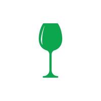 ícone de vidro de cálice de vetor verde eps10 isolado no fundo branco. símbolo de copo de água em um estilo moderno simples e moderno para o design do seu site, logotipo, pictograma e aplicativo móvel