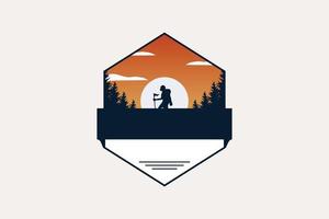 logotipo de aventura com elementos de árvore e caminhada adequados para alpinistas e aventura vetor