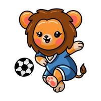 desenho de leão bebê fofo jogando futebol vetor