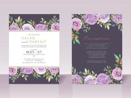 modelo de cartão de convite de casamento com flores roxas vetor