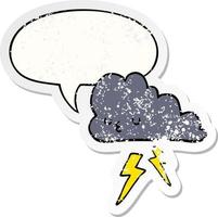adesivo angustiado de nuvem de tempestade de desenho animado e bolha de fala vetor