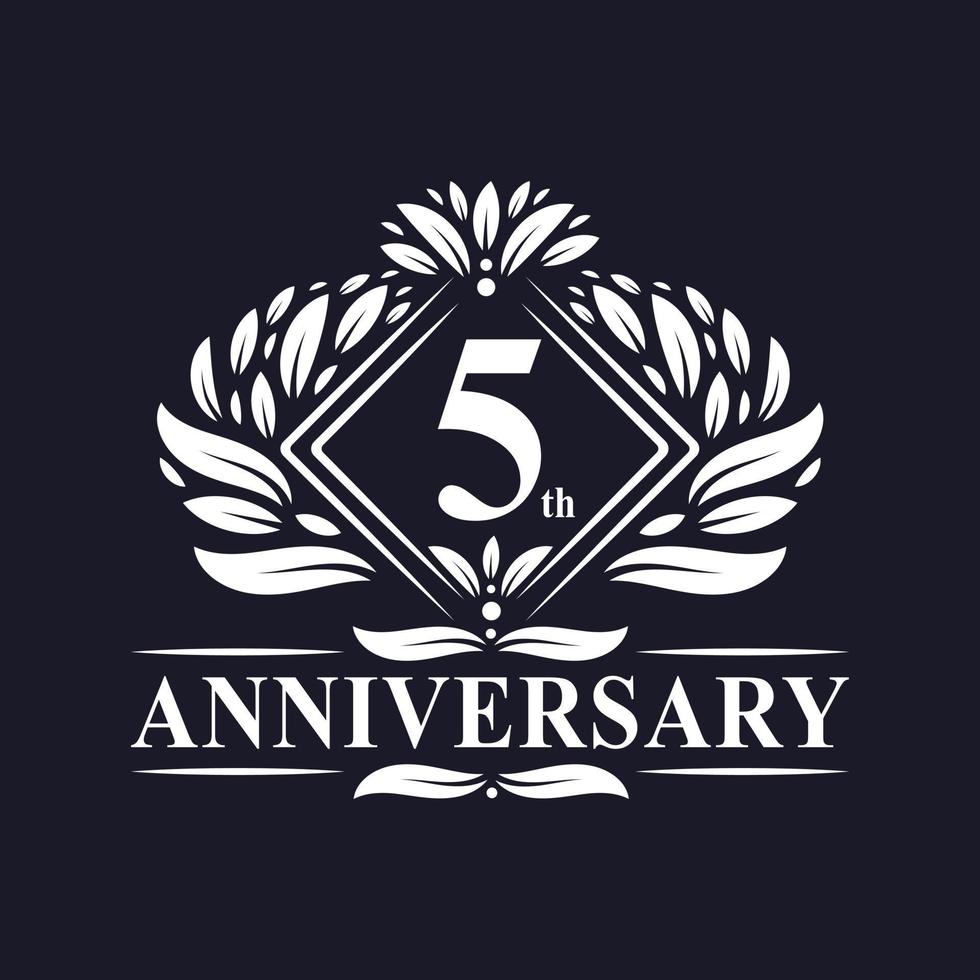 Logo dell'anniversario di 5 anni, logo floreale di lusso del 5° anniversario. vettore