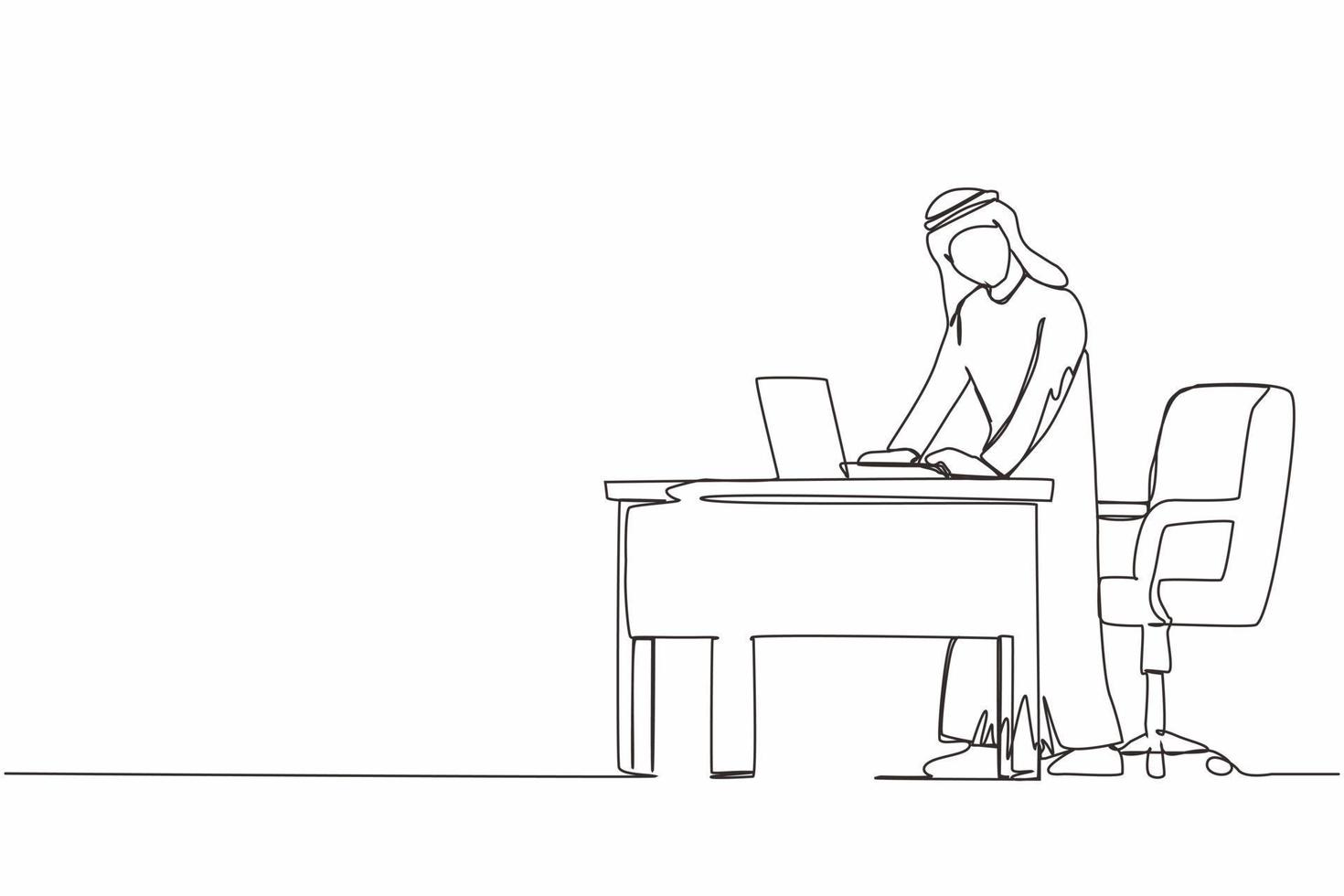 disegno continuo di una linea impiegato uomo arabo che lavora su una postazione di lavoro ergonomica. mobili per ufficio con computer, laptop. maschio in piedi sul poggiapiedi dietro la scrivania. grafica vettoriale di disegno a linea singola