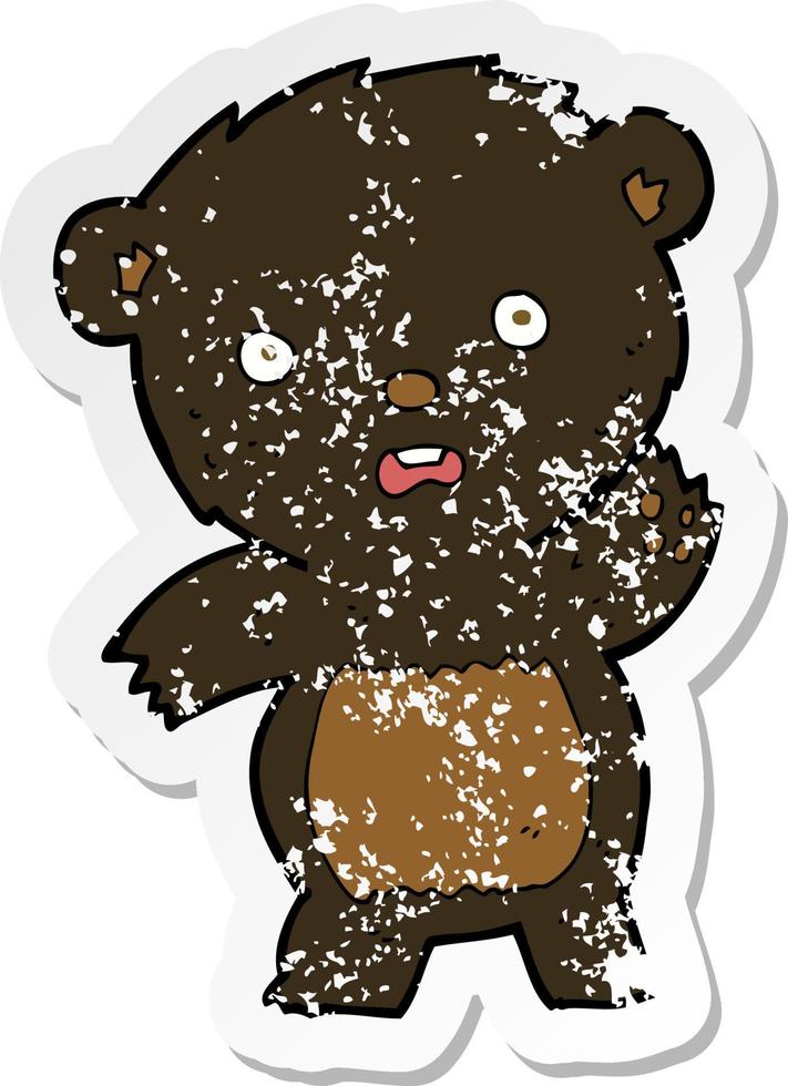 adesivo retrò in difficoltà di un cartone animato che sventola un cucciolo di orso nero vettore