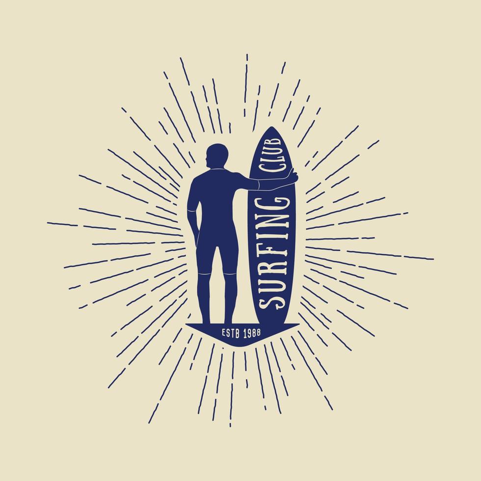 Vintage ▾ fare surf logo, emblema, distintivo, etichetta e filigrana con uomo, tavola e sprazzi di sole nel retrò stile. vettore illustrazione
