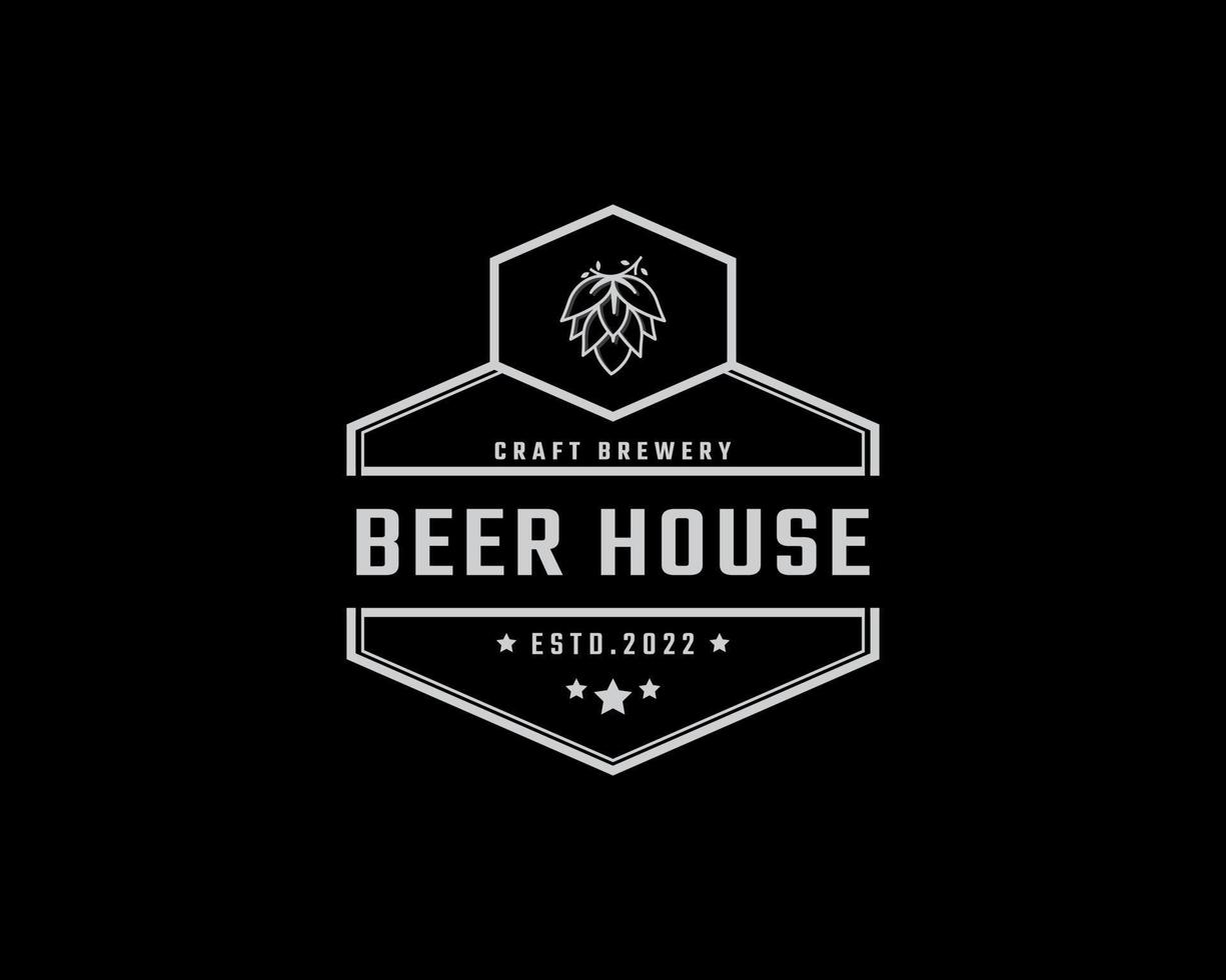 Vintage ▾ retrò distintivo emblema birra fabbrica di birra con luppolo logo per birra Casa, sbarra, pub, birra azienda, taverna, vino whisky mercato simbolo vettore