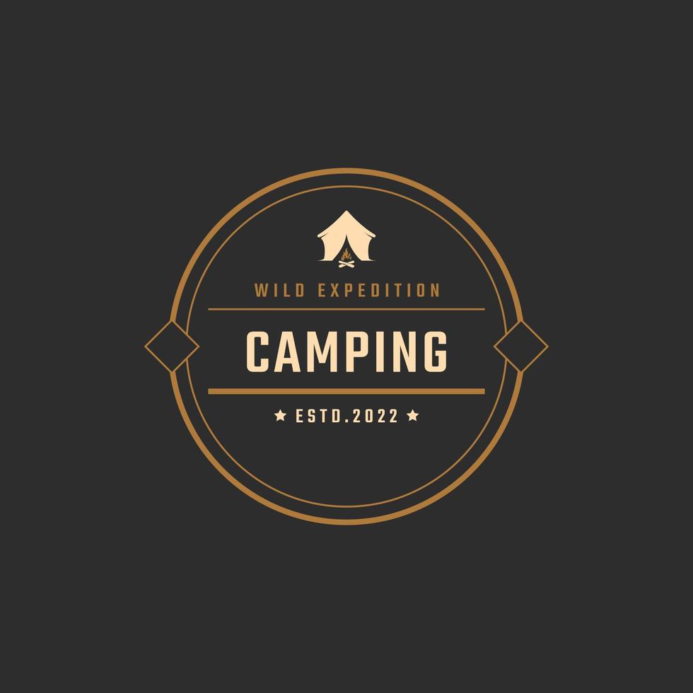 Vintage ▾ retrò distintivo emblema montagna campeggio logo con tenda silhouette design lineare stile vettore