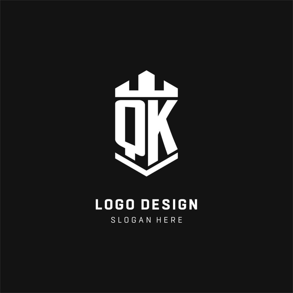 qk monogramma logo iniziale con corona e scudo guardia forma stile vettore