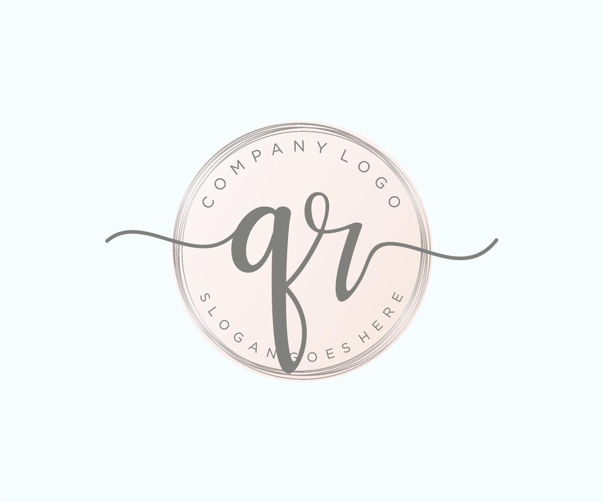 iniziale qr femminile logo. utilizzabile per natura, salone, terme, cosmetico e bellezza loghi. piatto vettore logo design modello elemento.