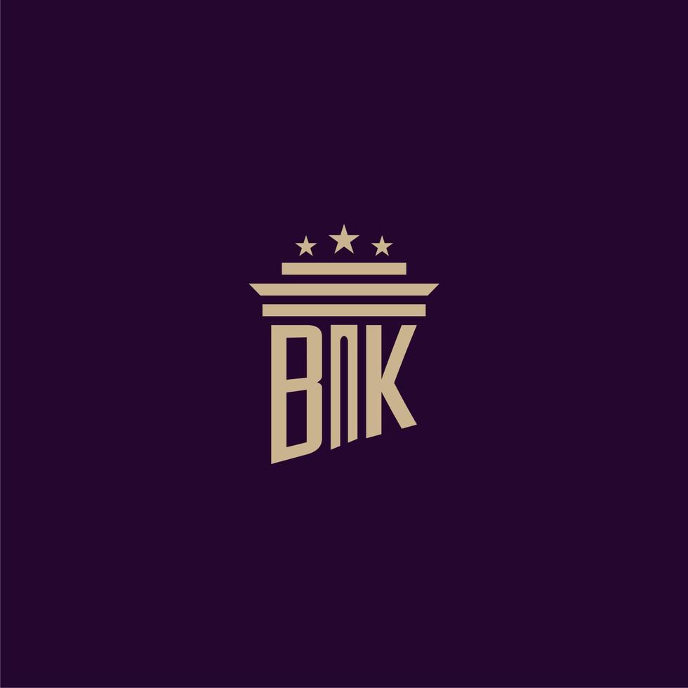 bk iniziale monogramma logo design per studio legale avvocati con pilastro vettore Immagine