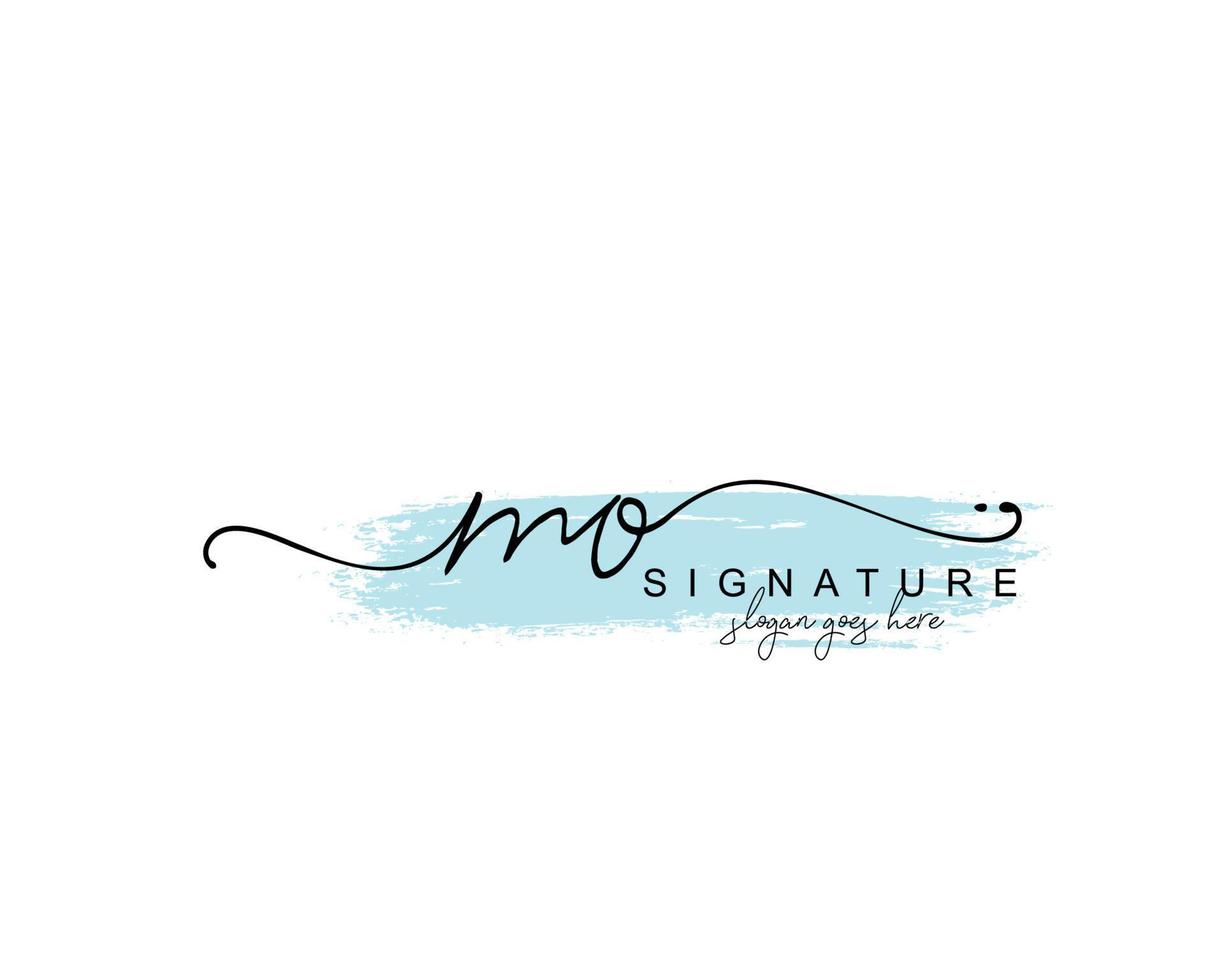 iniziale mo bellezza monogramma e elegante logo disegno, grafia logo di iniziale firma, nozze, moda, floreale e botanico con creativo modello. vettore