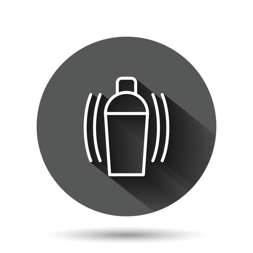 shaker cocktail icona nel piatto stile. alcool bottiglia vettore illustrazione su nero il giro sfondo con lungo ombra effetto. bar bevanda cerchio pulsante attività commerciale concetto.