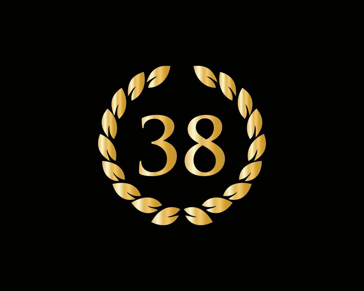 38 ° anni anniversario logo con d'oro squillare isolato su nero sfondo, per compleanno, anniversario e azienda celebrazione vettore