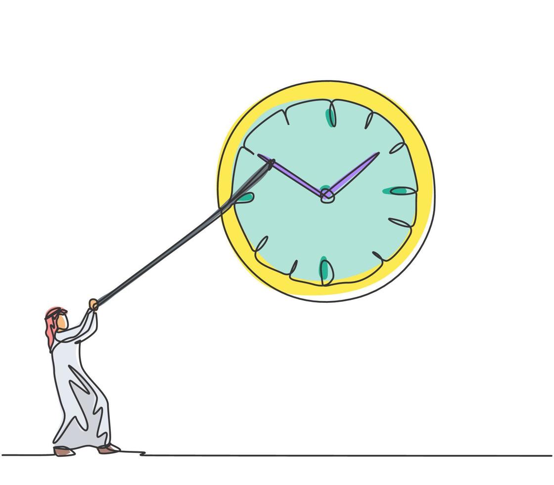 disegno continuo di una linea giovane lavoratore di sesso maschile arabo che tira in senso orario un grande orologio da parete analogico con corda. concetto minimalista di affari di gestione del tempo. illustrazione grafica vettoriale di disegno a linea singola.