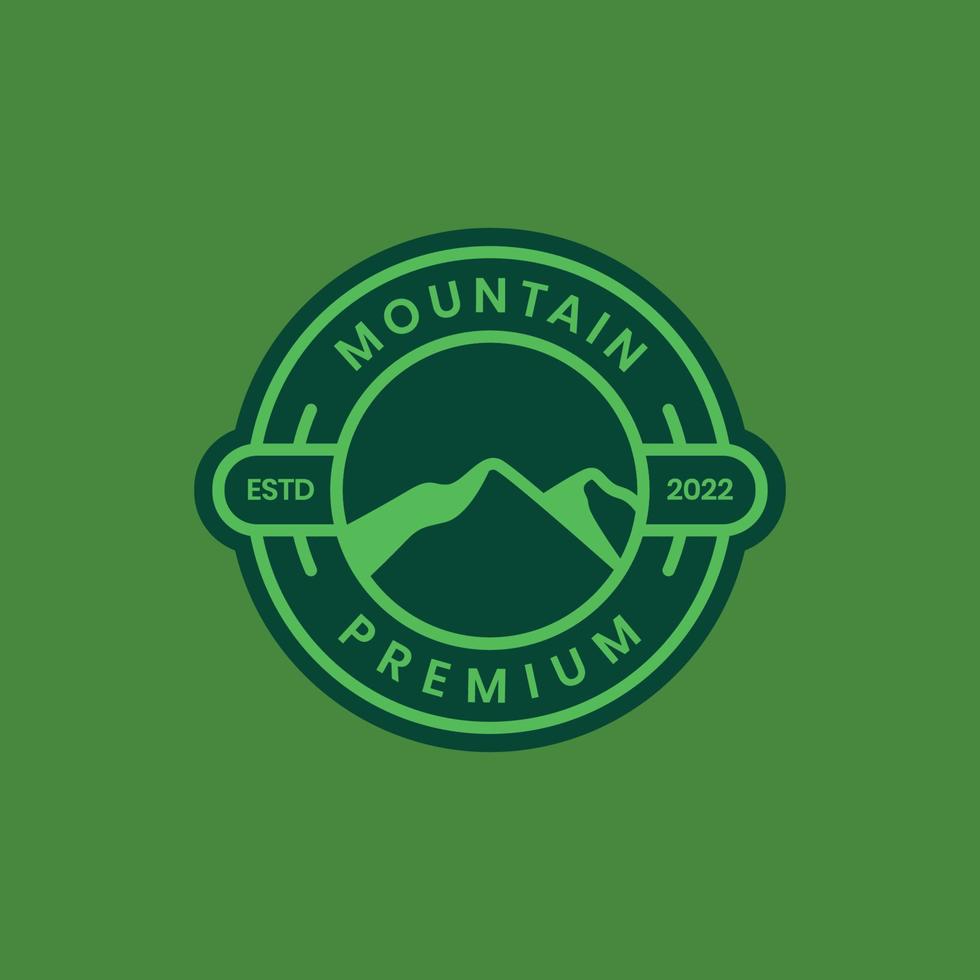 montagna picco collina collina all'aperto escursioni a piedi avventura cerchio distintivo moderno logo design vettore