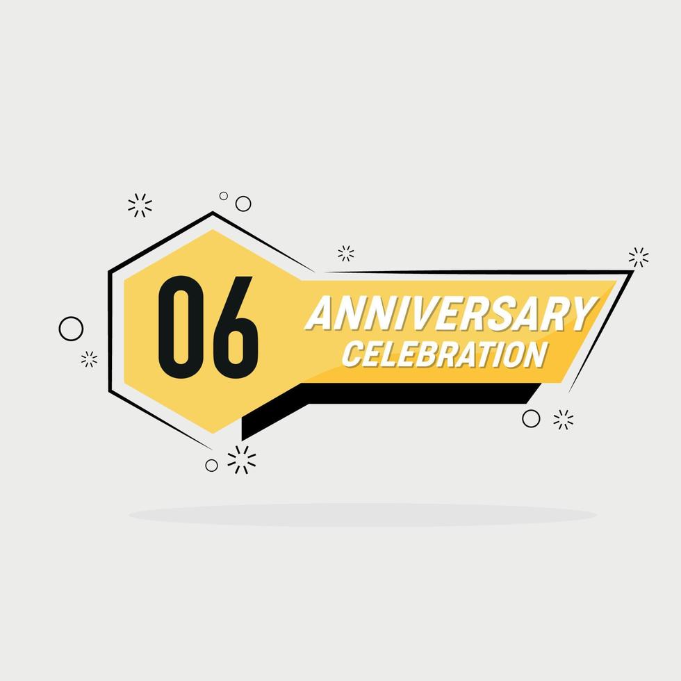 06 anni anniversario logo vettore design con giallo geometrico forma con grigio sfondo