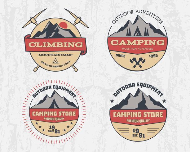 Set di avventura di campeggio all'aperto di colore retrò e montagna, arrampicata, escursionismo distintivo logo, emblema, etichetta. Design vintage Estate, viaggio invernale con la famiglia. Vettore