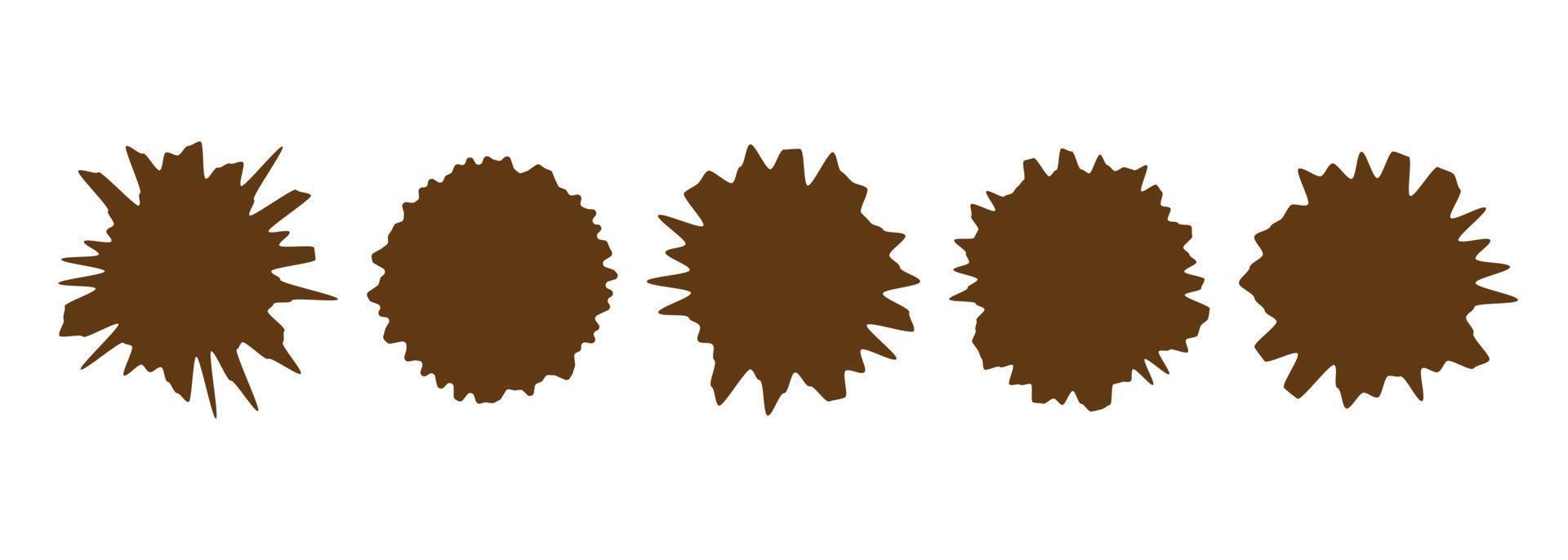 Marrone il giro forme con irregolare, sfocato bordi nel il modulo di un' macchia o dipingere macchia. piatto astratto simbolo di negligente circolare elemento. vettore illustrazione.