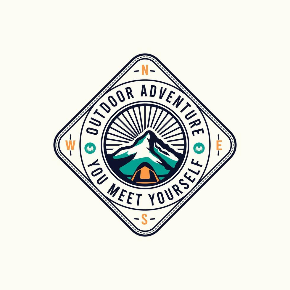 montagna avventura Vintage ▾ distintivo, viaggio logo modello. campeggio toppa, stampe. azione etichetta isolato vettore