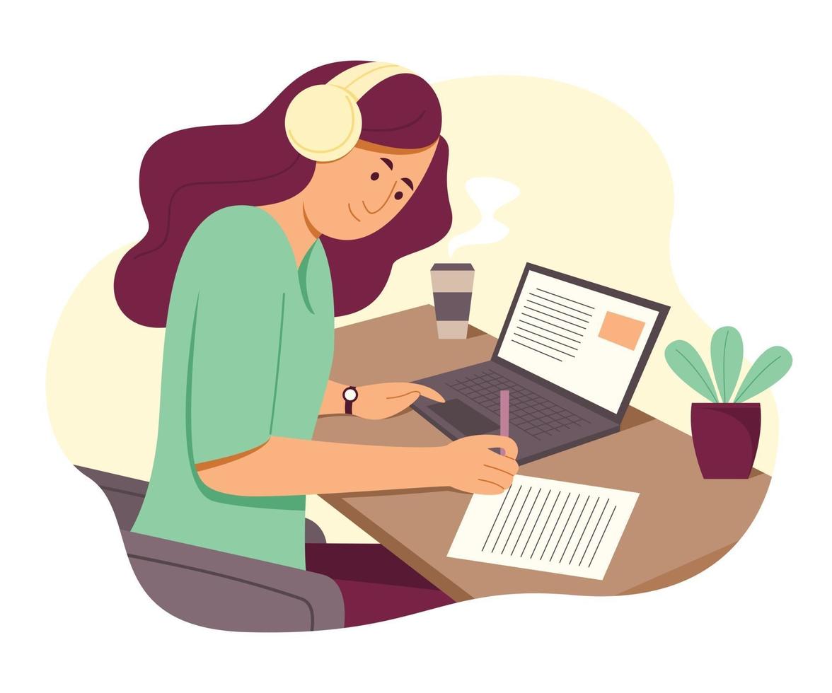 la donna freelance sta lavorando online con il laptop e ascolta dalle cuffie vettore