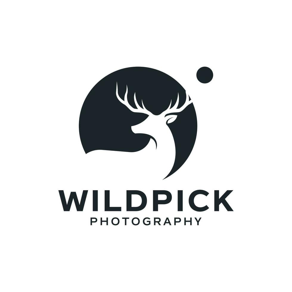 unico logo combinazione di cervo e lente vettore