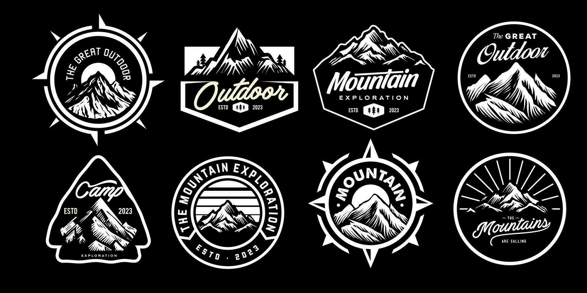 impostato collezione di Vintage ▾ avventura distintivo nel nero e bianca colore. campeggio emblema logo con montagna illustrazione nel retrò fricchettone stile. vettore