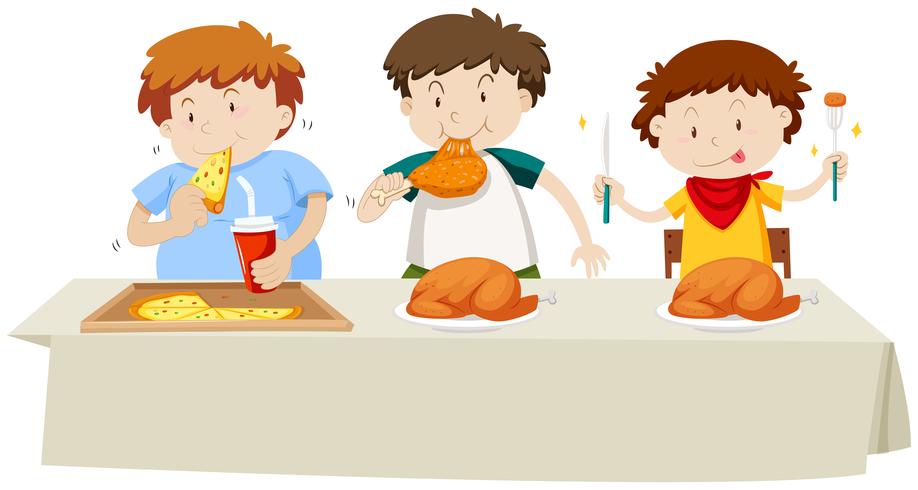 Tre ragazzi che mangiano pollo e pizza al tavolo da pranzo vettore