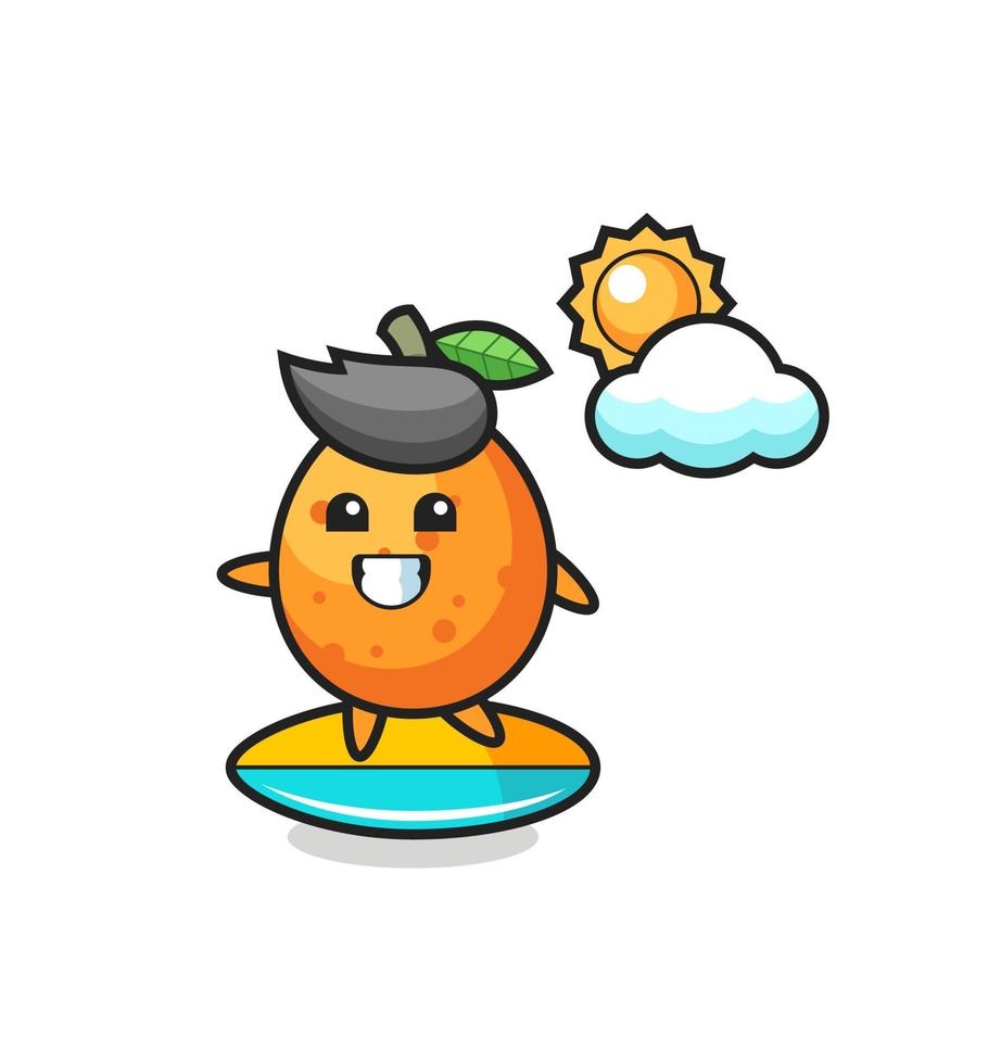 illustrazione del cartone animato kumquat fare surf sulla spiaggia vettore