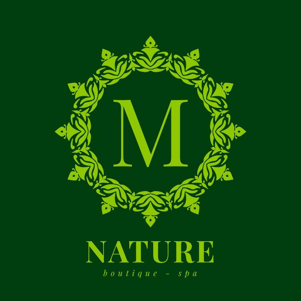 lettera m natura confine ghirlanda iniziale logo per boutique terme e bellezza benessere vettore