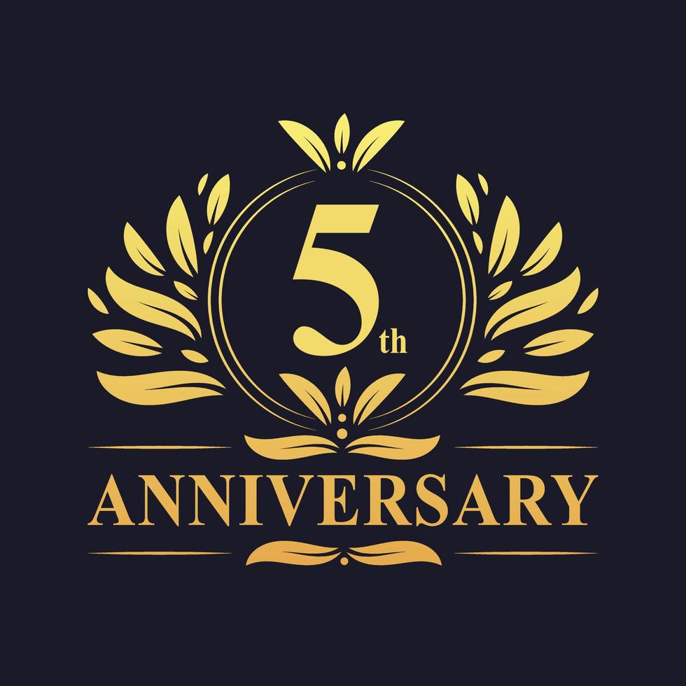 Design del quinto anniversario, lussuoso logo dell'anniversario di 5 anni in colore dorato. vettore