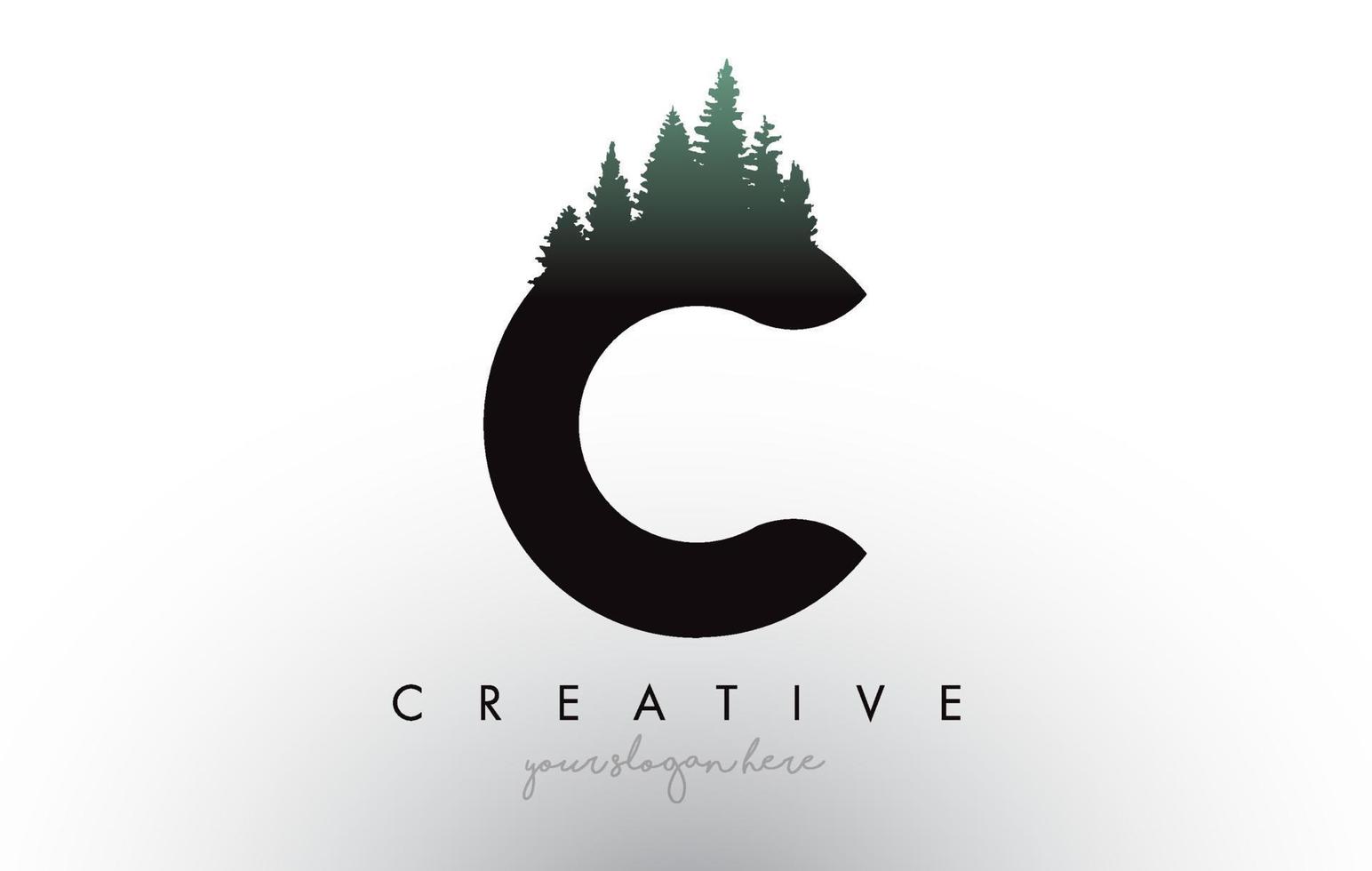 idea creativa del logo della lettera c con alberi di pino. disegno della lettera c con pino in cima vettore