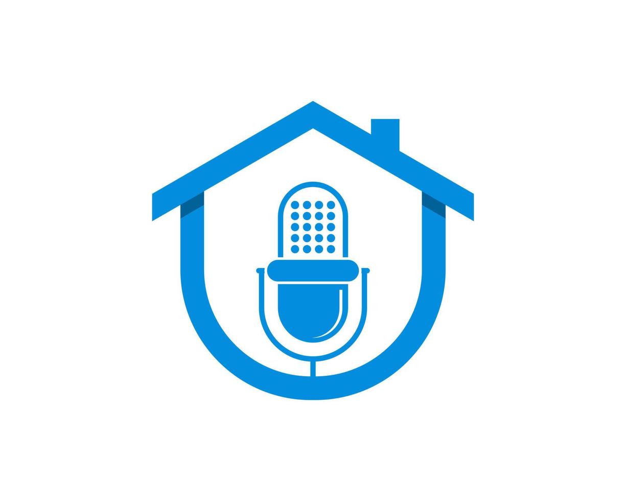 semplice casa blu con microfono podcast all'interno vettore