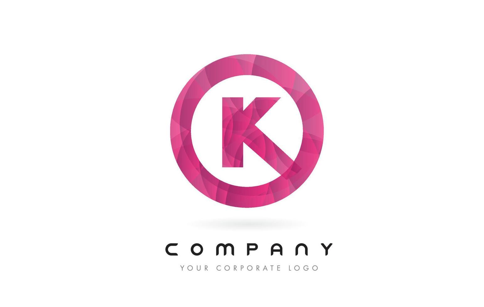 lettera k logo design con motivo circolare viola. vettore
