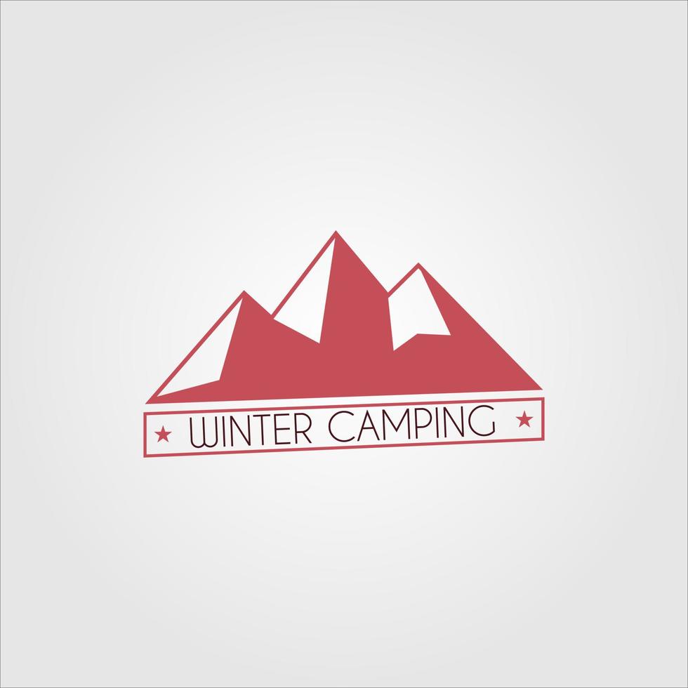 logo del campeggio vettoriale. campeggio in montagna e nella natura della foresta vettore