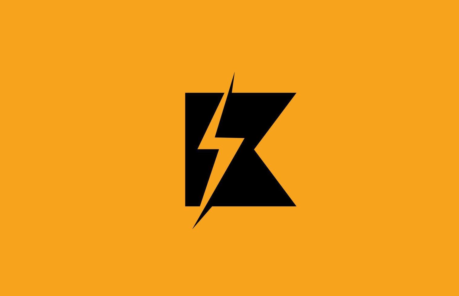 k icona del logo della lettera dell'alfabeto giallo nero. progettazione di fulmini elettrici per il settore energetico o energetico vettore