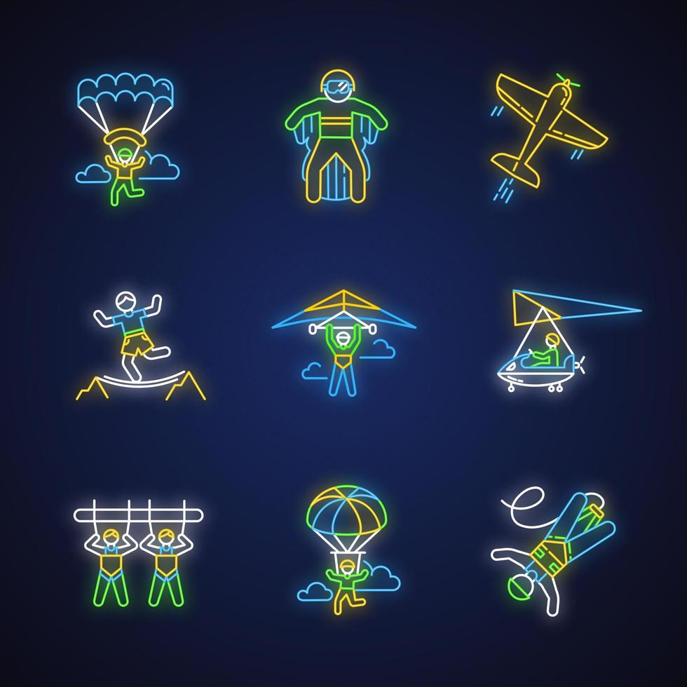 set di icone di luce al neon per sport estremi. paracadutismo, paracadutismo, deltaplano, tuta alare. acrobazie aeree, highlining, parapendio. altalena gigante, bungee jumping. illustrazioni isolate vettoriali luminose